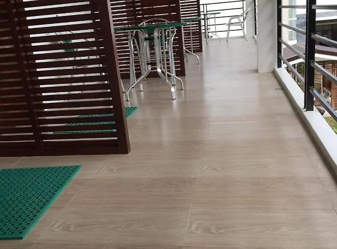 Maykenn Beach-cafe Bar And Restaurant 3* 산타 페