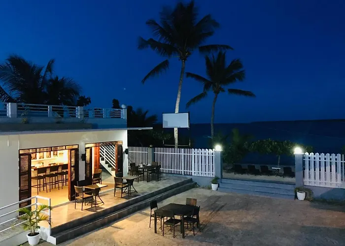 Maykenn Beach-cafe Bar And Restaurant 3*
