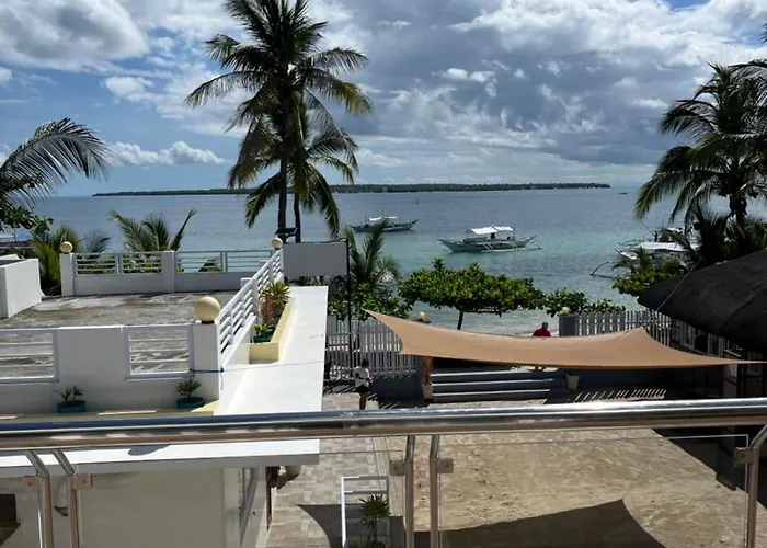 Maykenn Beach-cafe Bar And Restaurant 게스트하우스