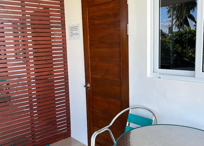 Maykenn Beach-cafe Bar And Restaurant 게스트하우스 3*