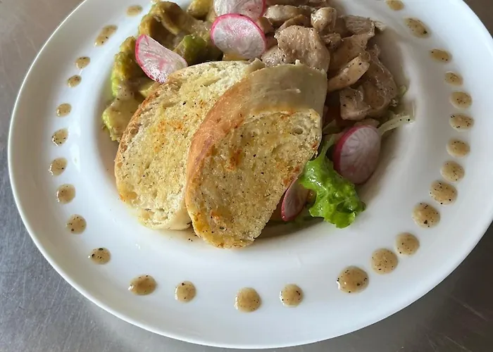 게스트하우스 Maykenn Beach-cafe Bar And Restaurant 3*