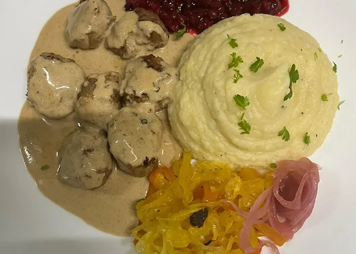 Maykenn Beach-cafe Bar And Restaurant 게스트하우스 3*